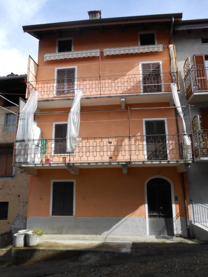 Trivero casa tipica piemontese a Biella in Vendita