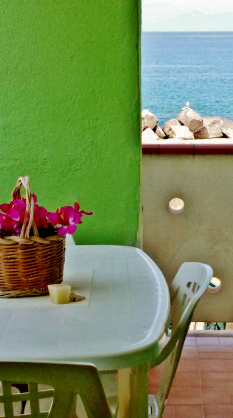 Mongiove Patti appartamento fronte mare a Messina in Affitto