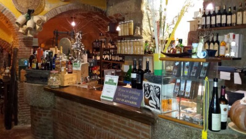 Casale Marittimo enoteca wine bar creperie a Pisa in Vendita