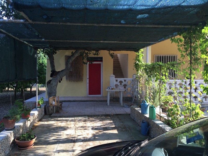 Oria villa con mini appartamento a Brindisi in Vendita