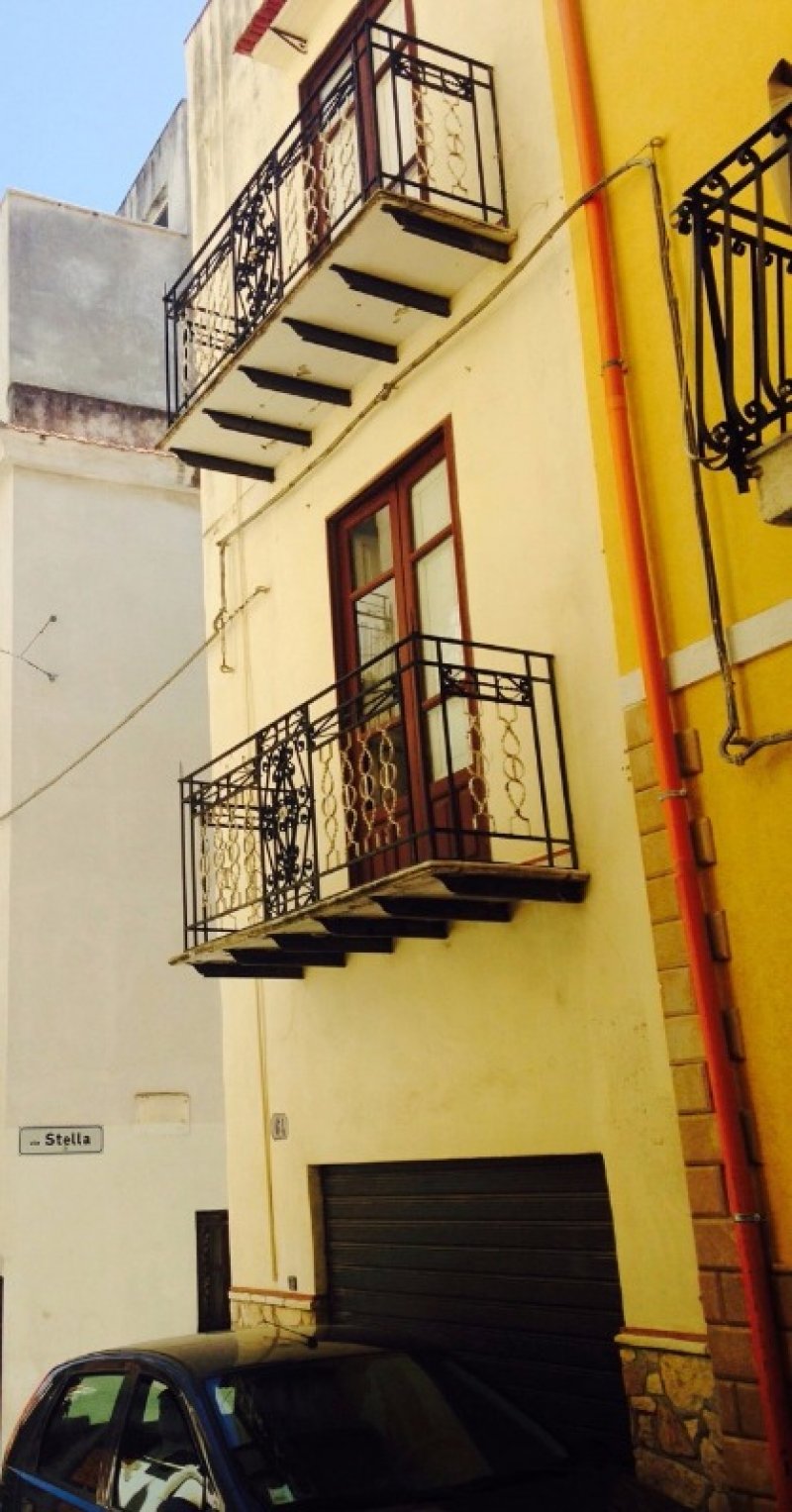 Carini appartamento in immobile indipendente a Palermo in Vendita