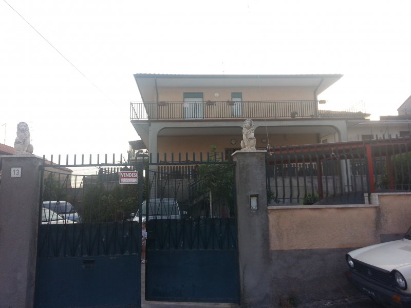 Zona Poggiolupo appartamento con mansarda a Catania in Vendita