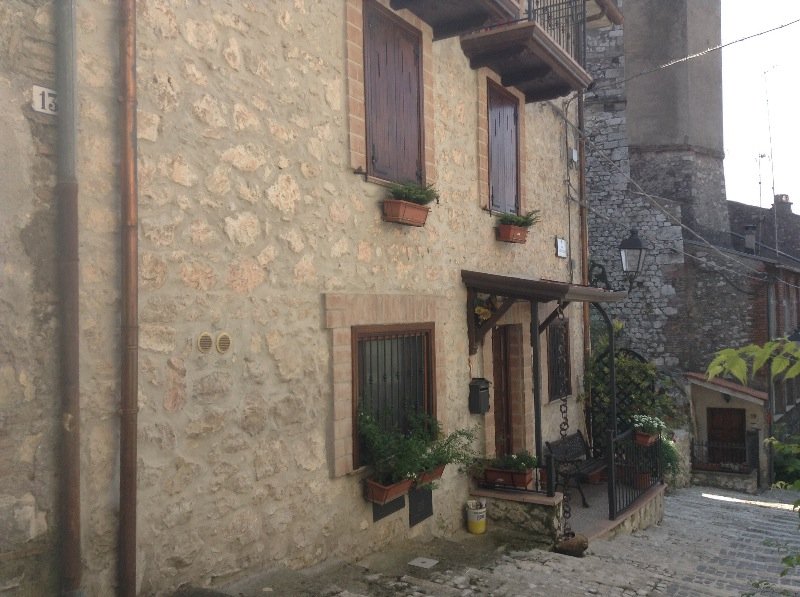 Piglio casa indipendente nel centro storico a Frosinone in Vendita