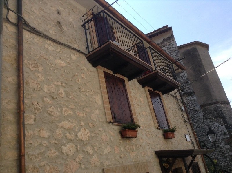 Piglio casa indipendente nel centro storico a Frosinone in Vendita