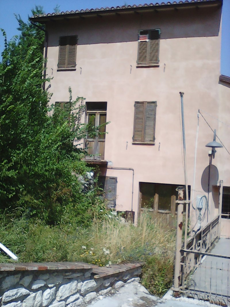 Casa a Serravalle di Chienti appenino marchigiano a Macerata in Vendita