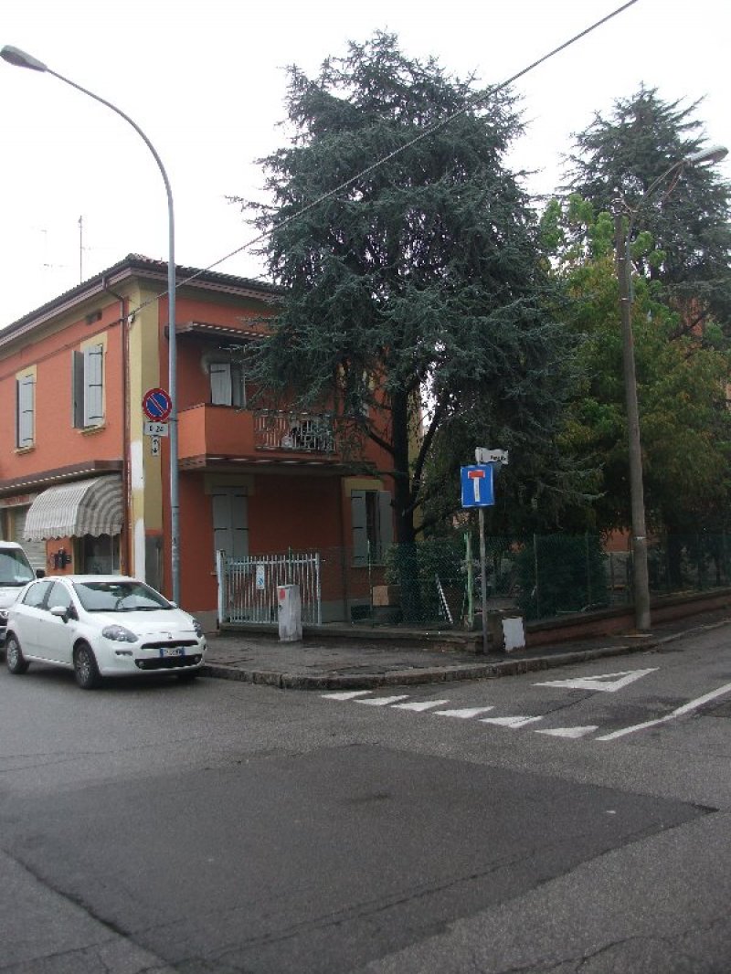 Bologna porzione di casa indipendente a Bologna in Vendita