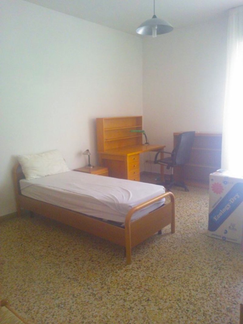A Elce in appartamento camere singole a Perugia in Affitto