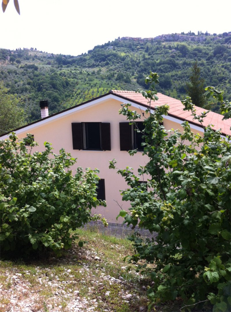 Mompeo villa in campagna a Rieti in Vendita