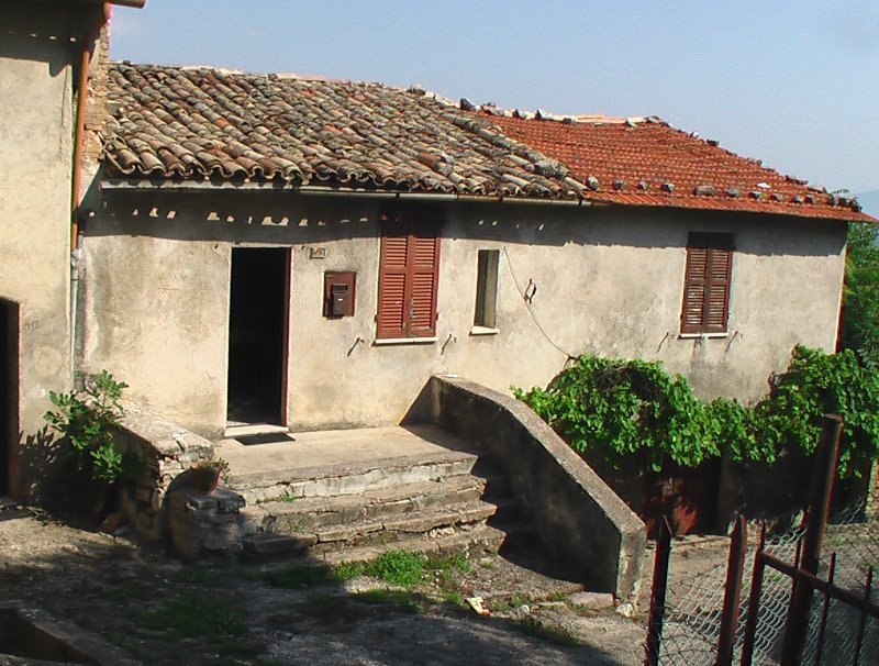 Giano dell'Umbria casa da ristrutturare a Perugia in Vendita