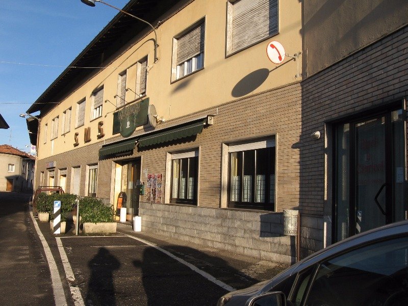 Corgeno di Vergiate licenza di trattoria pizzeria a Varese in Affitto