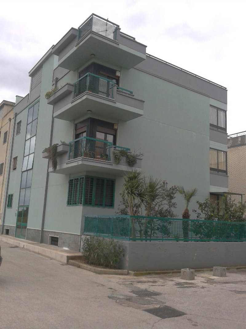 Modugno in complesso privato appartamento a Bari in Affitto