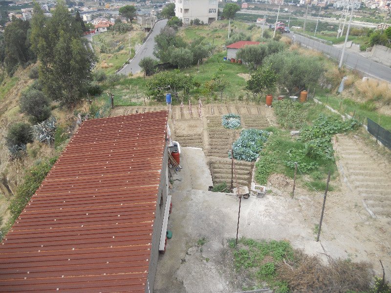 Terreno edificabile con rudere a Gallina a Reggio di Calabria in Vendita