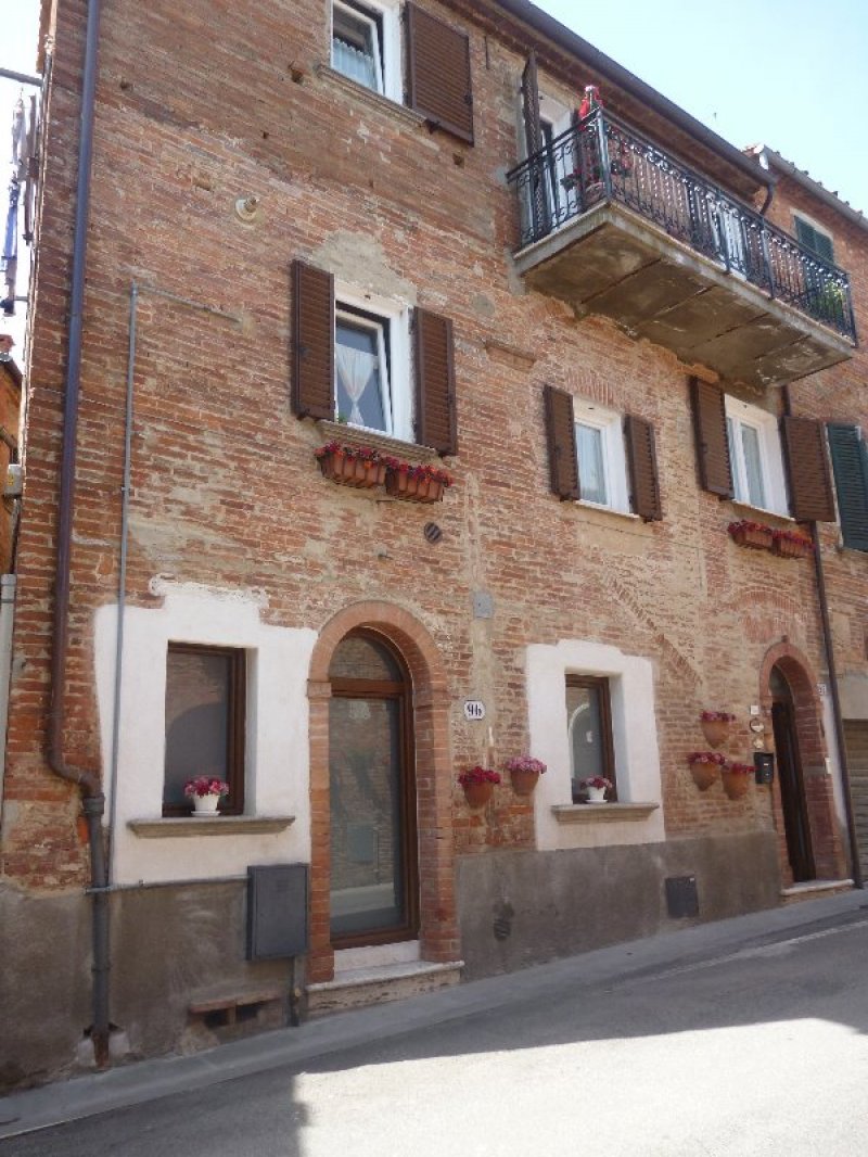 Terratetto nel centro storico di Bettolle a Siena in Vendita