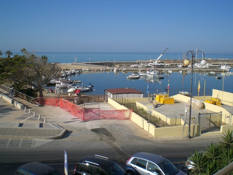 A Scoglitti sul porto intera palazzina a Ragusa in Vendita