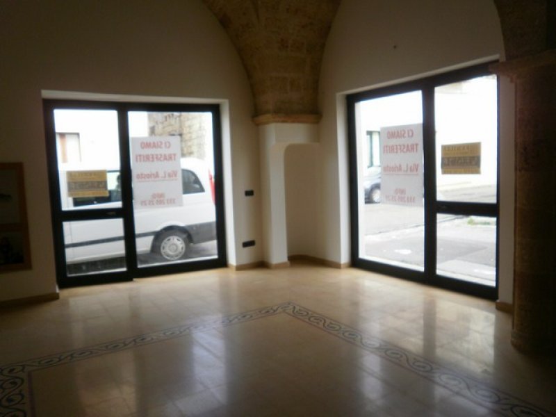 Tricase locale commerciale a Lecce in Affitto