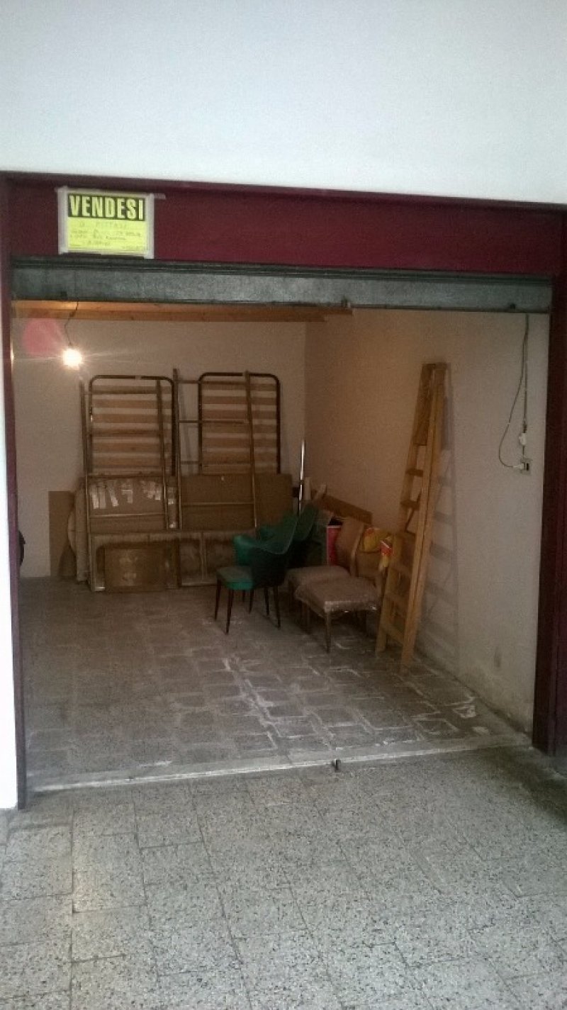 Garage deposito sito in Castellana Grotte a Bari in Vendita