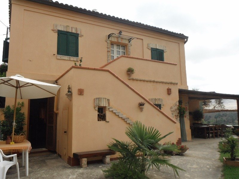 Picciano villa di campagna tipica abruzzese a Pescara in Vendita
