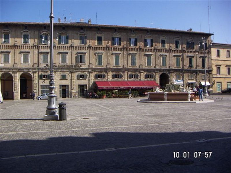 Pesaro centro camera arredata a Pesaro e Urbino in Affitto