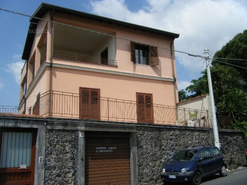 Villa singola a Mascalucia a Catania in Vendita