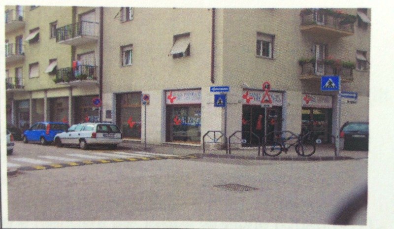 Zona Bolghera locale con ampio magazzino a Trento in Affitto