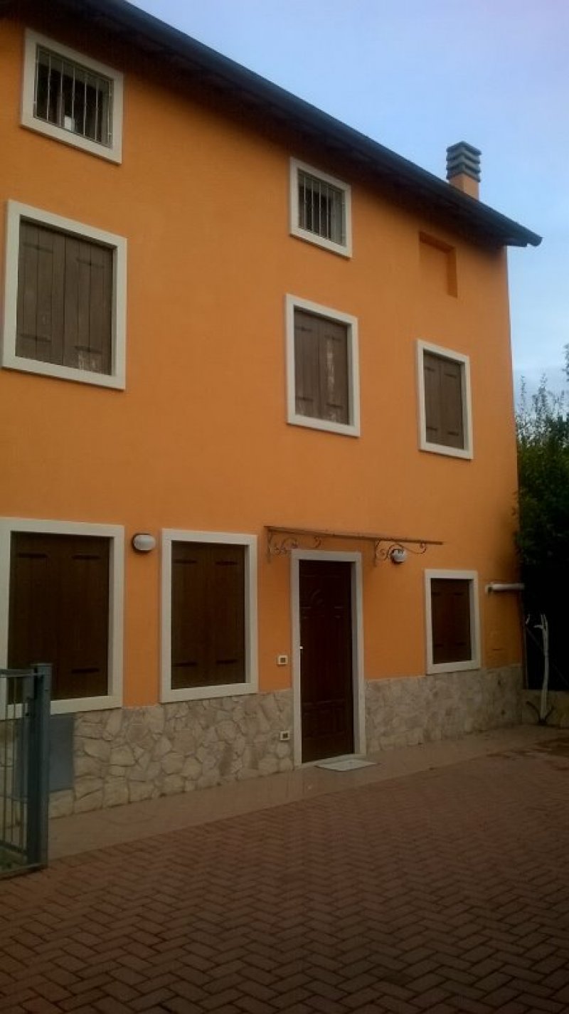 Caldogno ristrutturata casa di corte a Vicenza in Affitto