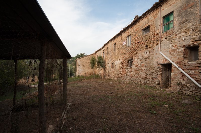 Massignano casa in pietra a Ascoli Piceno in Vendita