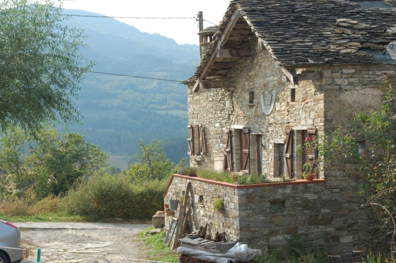 Morfasso casa in pietra a Piacenza in Vendita