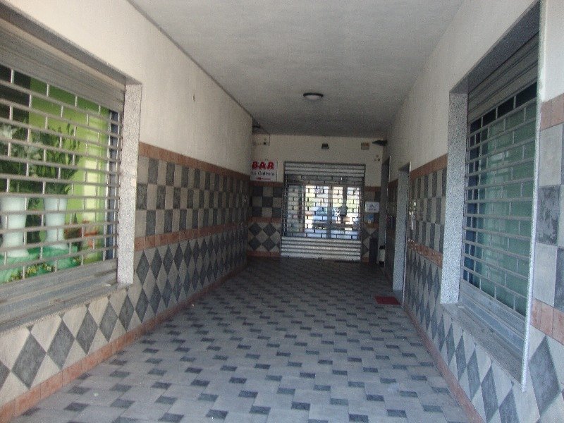 Larino locale commerciale a Campobasso in Affitto