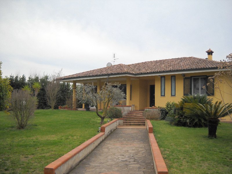 Villa indipendente Borgo San Donato a Latina in Vendita