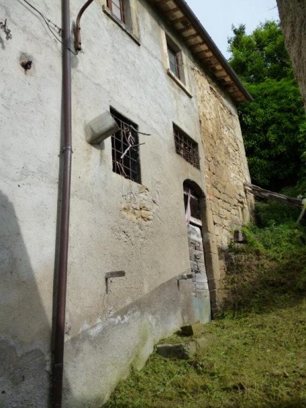 Venarotta casa in borgo antico con terreno a Ascoli Piceno in Vendita