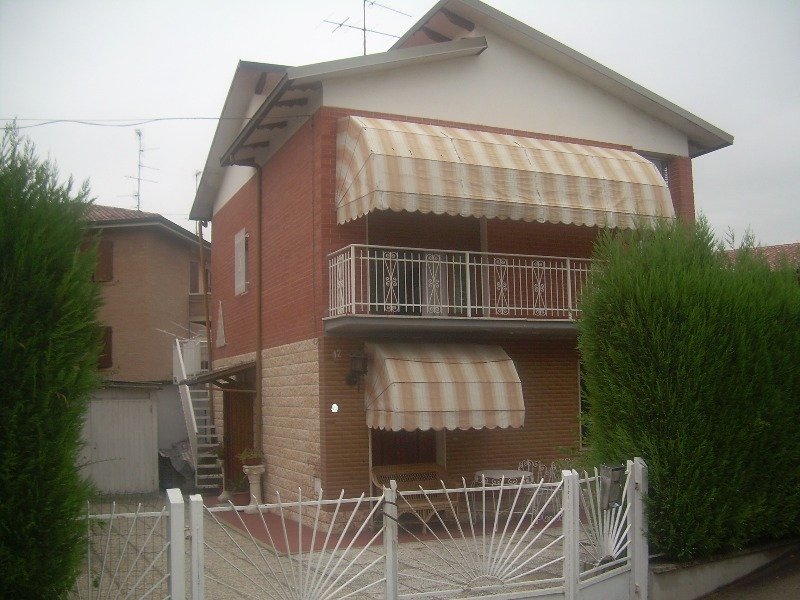 Casalgrande casa singola a Reggio nell'Emilia in Vendita