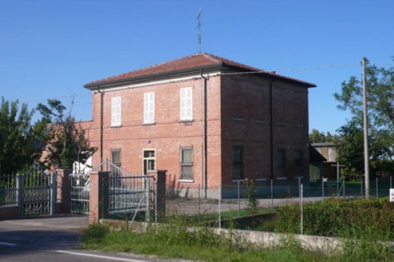 Roncalceci casa da restaurare a Ravenna in Vendita