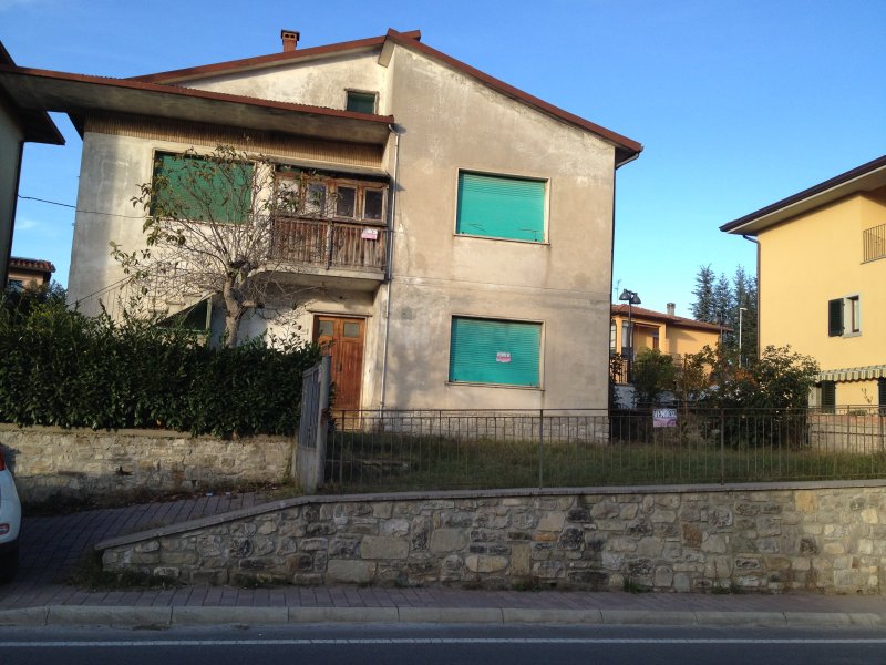 Poppi villetta indipendente bifamiliare a Arezzo in Vendita