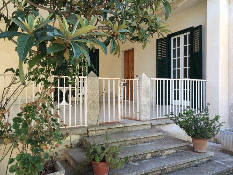 A Modica villa con dependance a Ragusa in Vendita