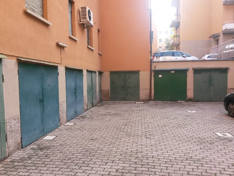 Garage zona Saffi a Bologna in Vendita