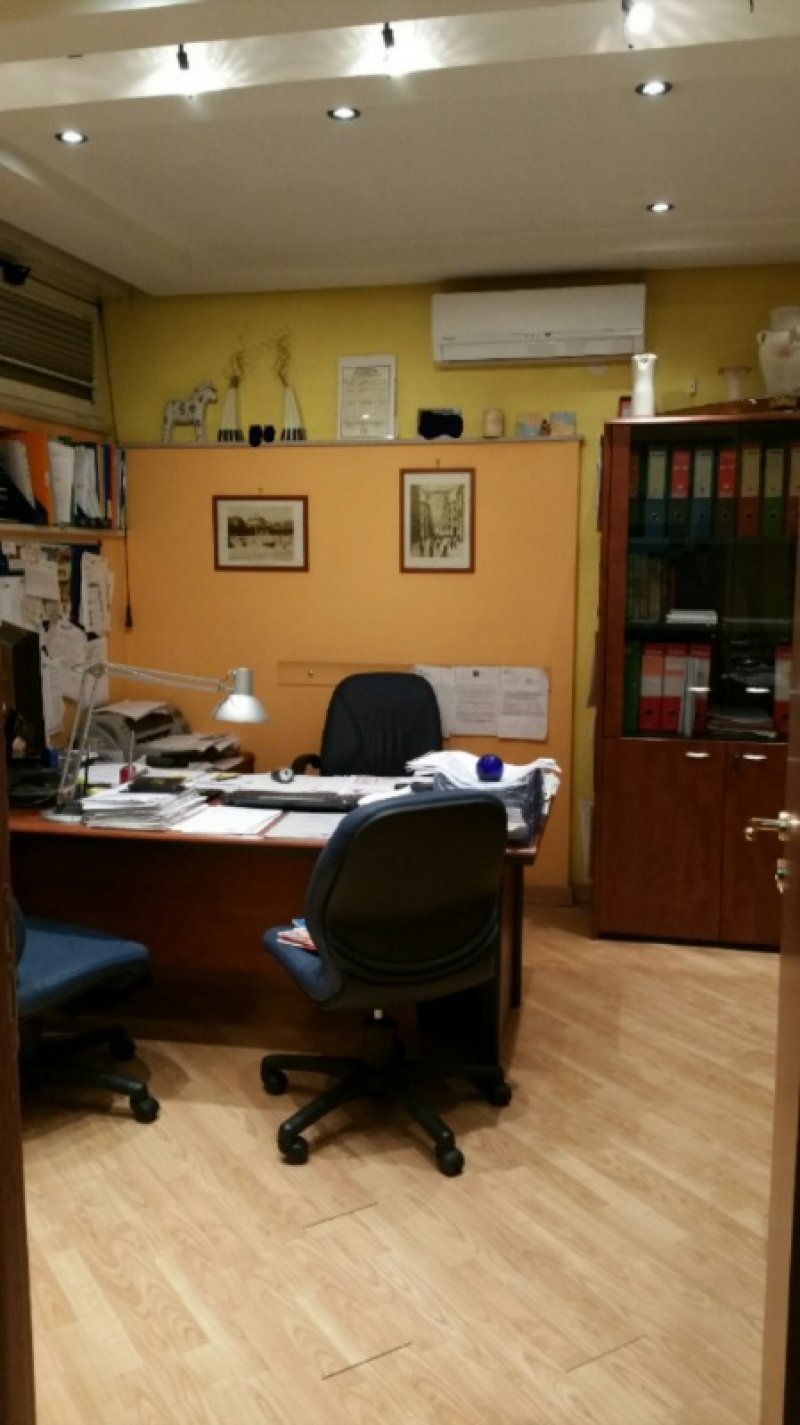 Vomero Arenella uso studio ufficio a Napoli in Affitto