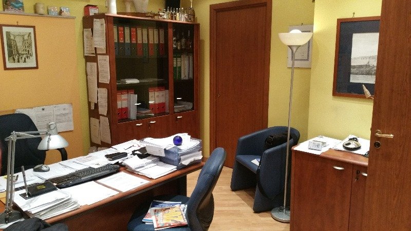 Vomero Arenella uso studio ufficio a Napoli in Affitto
