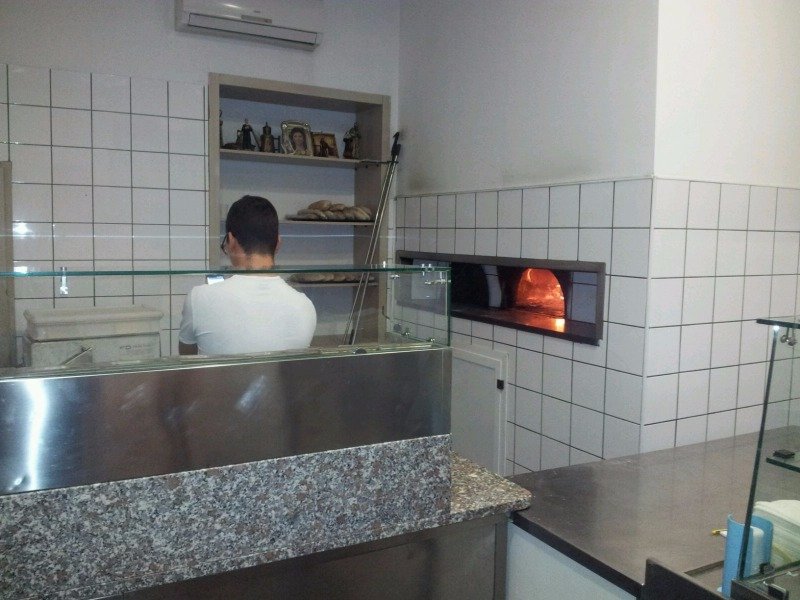 Gragnano locale commerciale con attivit pizzeria a Napoli in Vendita