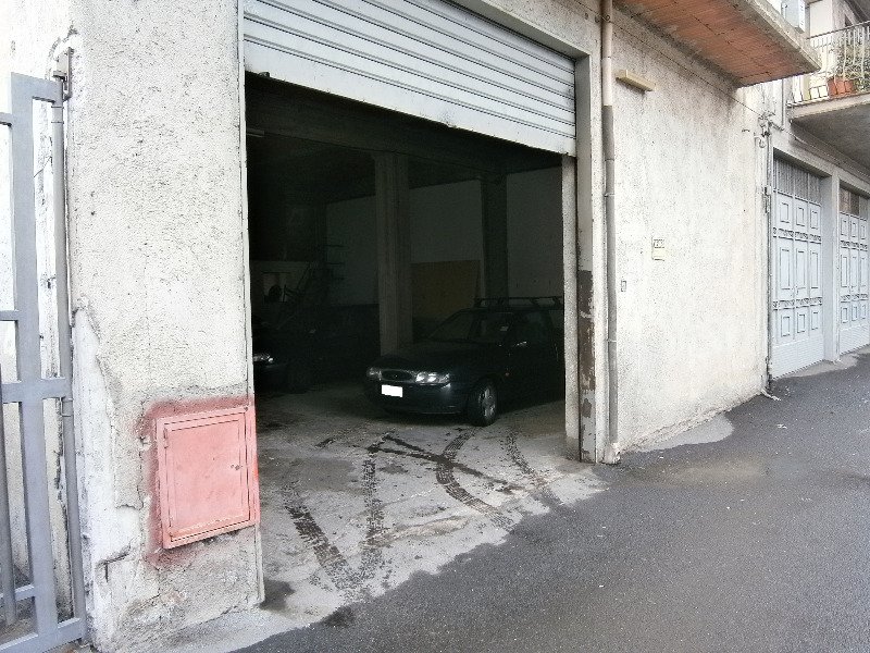 Adrano garage a Catania in Vendita