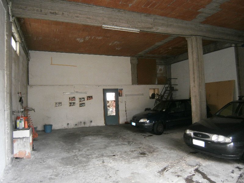 Adrano garage a Catania in Vendita