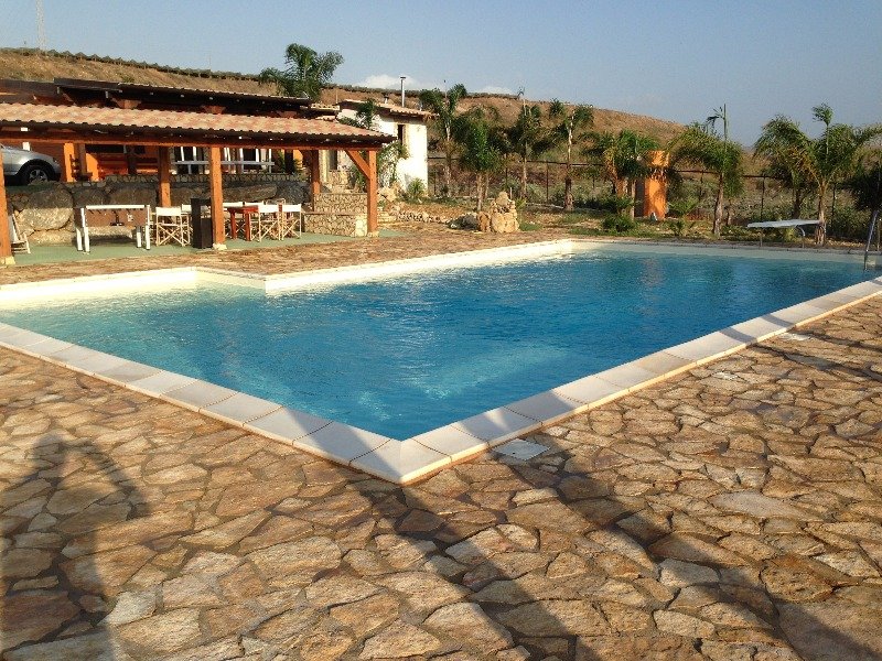 Racalmuto casa con terreno piscina a Agrigento in Affitto