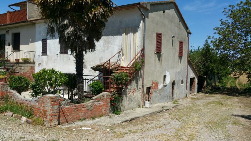 Localit Vescina casolare a Arezzo in Vendita