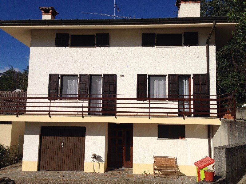 Casa bifamiliare a Ciseriis a Udine in Vendita