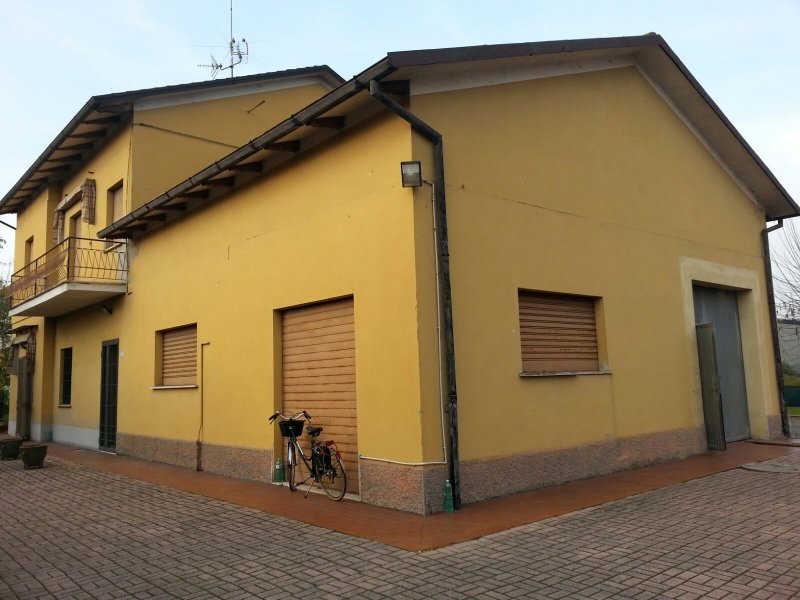 Sant'Agata Bolognese palazzina a Bologna in Vendita