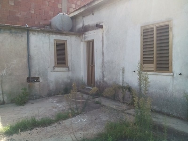 Crotone casetta indipendente con giardino a Crotone in Vendita