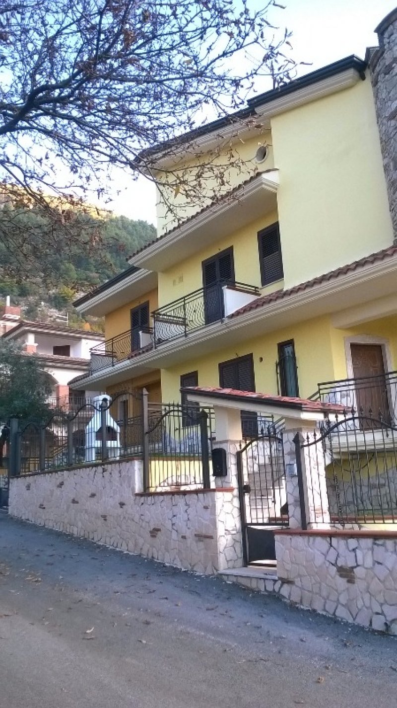 Villa a Santa Lucia di Serino a Avellino in Vendita