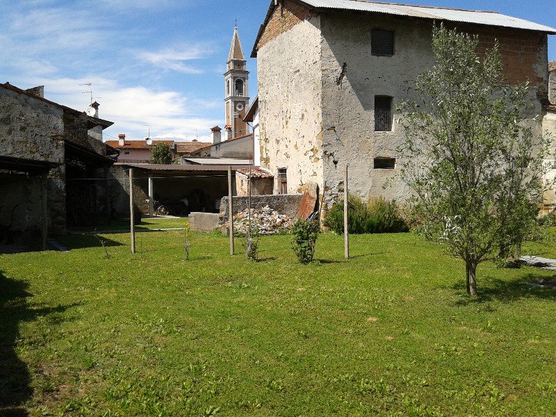 San Lorenzo Isontino caseggiato tipo rurale a Gorizia in Vendita