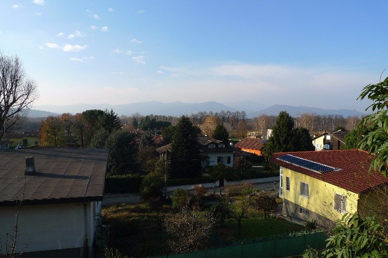 Ispra porzione di villa bifamiliare a Varese in Vendita