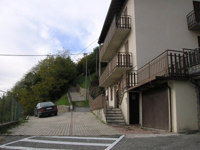 Dossena edificio a Bergamo in Vendita
