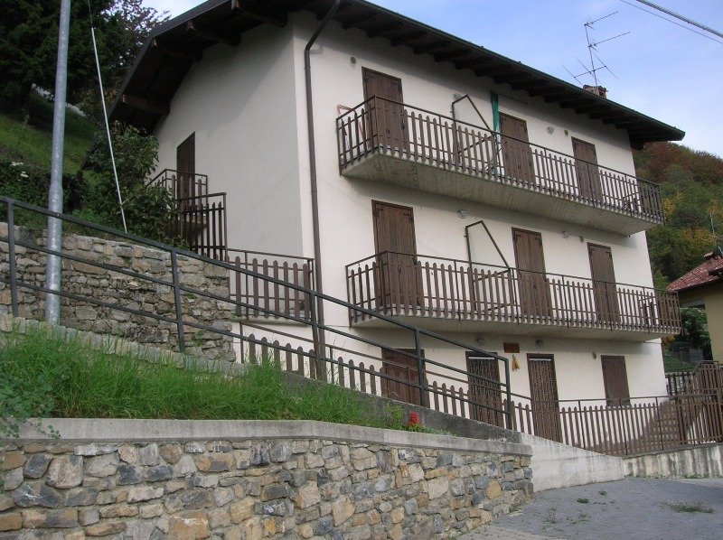 Dossena edificio a Bergamo in Vendita